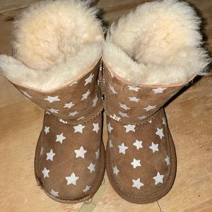 Ugg Bailey Toddler boots. Please read description!